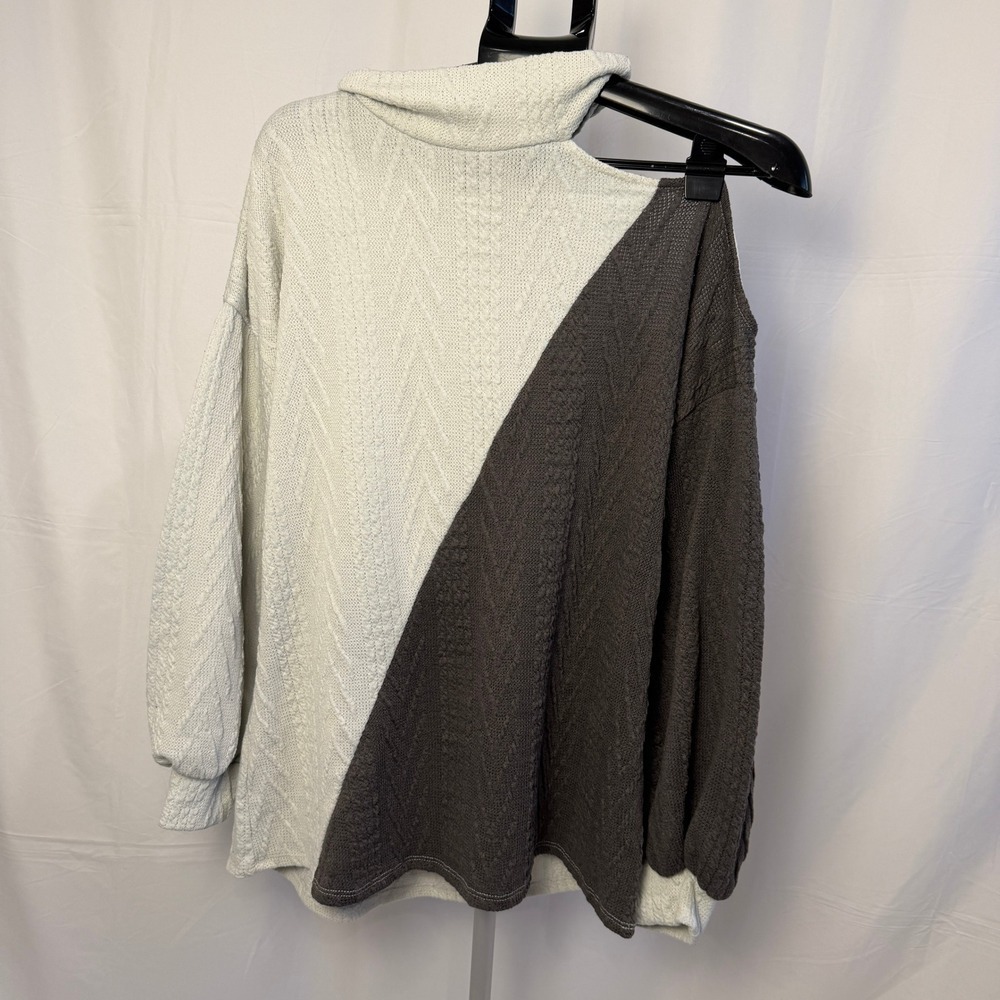BiBi! Cold Shoulder Asymmetrical Knit Sweater XL Gray Two Tone‎ Pullover